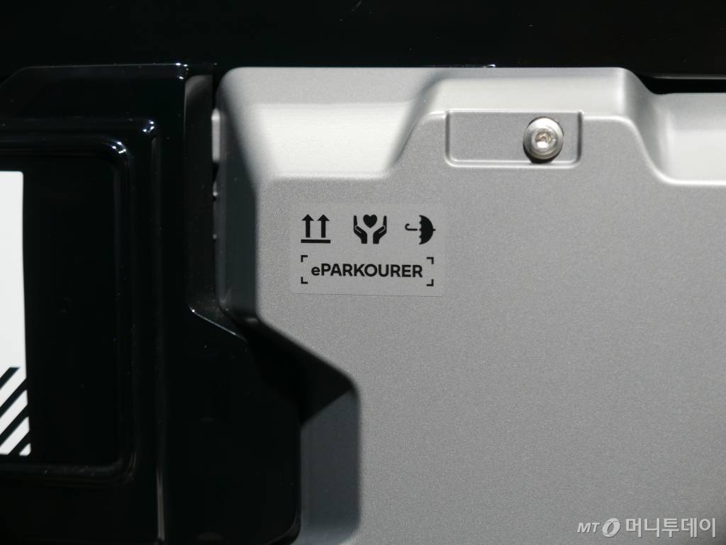 포르투갈 카스카이스에서 열린 BMW 뉴 CE02 글로벌 미디어 출시행사에서 공개된 BMW 모토라드 전기바이크 CE02. /카스카이스(포르투갈)=강주헌 기자