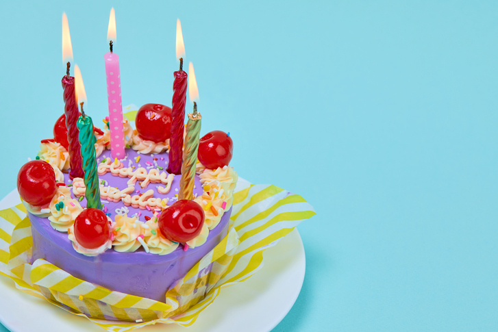 케이크가 유명한 한 유명 커피 프랜차이즈 카페에서 생일초 비용을 따로 내라고 요구해 논란이 되고 있다. /사진=게티이미지뱅크