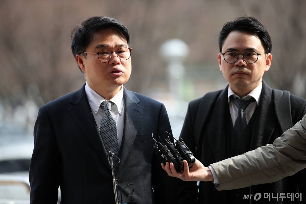 (과천=뉴스1) 이승배 기자 = 임현택 대한소아청소년과의사회장(미래를생각하는의사모임 대표)이 19일 오전 경기 과천 정부과천청사에서 의대 증원 관련 조규홍 보건복지부 장관과 박민수 제2차관을 직권남용 및 권리행사방해 등으로 고위공직자범죄수사처에 고발하기에 앞서 입장을 밝히고 있다. 2024.3.19/뉴스1  Copyright © 뉴스1. All rights reserved. 무단 전재 및 재배포,  AI학습 이용 금지. /사진=(과천=뉴스1) 이승배 기자