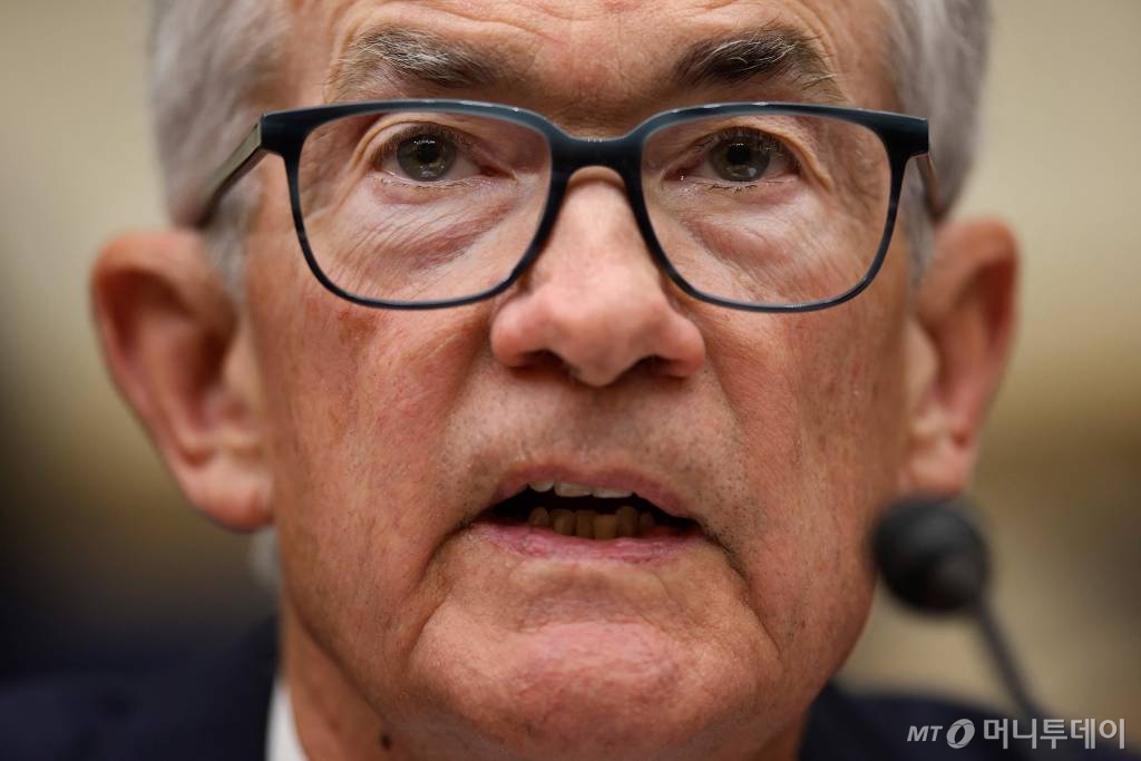 (워싱턴 AFP=뉴스1) 우동명 기자 = 제롬 파월 미국 연준 의장이 6일 (현지시간) 워싱턴 의사당의 하원 금융서비스위원회 청문회에 출석해 "미국 경제가 견조한 속도의 성장세를 지속할 것으로 예상한다"고 밝히고 있다. 2024.3. 7   ⓒ AFP=뉴스1  Copyright © 뉴스1. All rights reserved. 무단 전재 및 재배포,  AI학습 이용 금지. /사진=(워싱턴 AFP=뉴스1) 우동명 기자