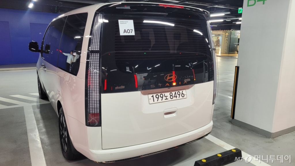 신형 스타리아 하이브리드 라운지./사진=김도균 기자