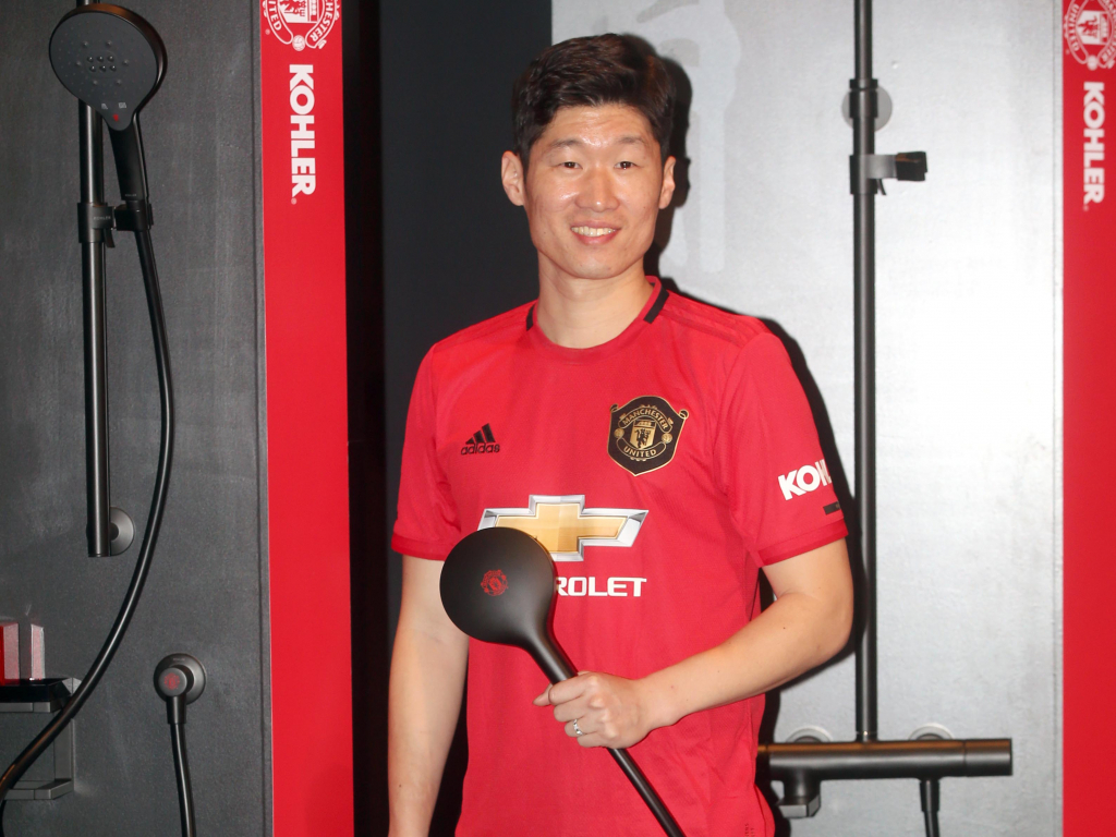 2020년 1월 국가대표 축구선수 출신 박지성이 서울 강남구에서 열린 '콜러, 맨체스터 유나이티드 글로벌 파트너십' 기념 행사에 참석해 포즈를 취하고 있다. /사진=뉴스1