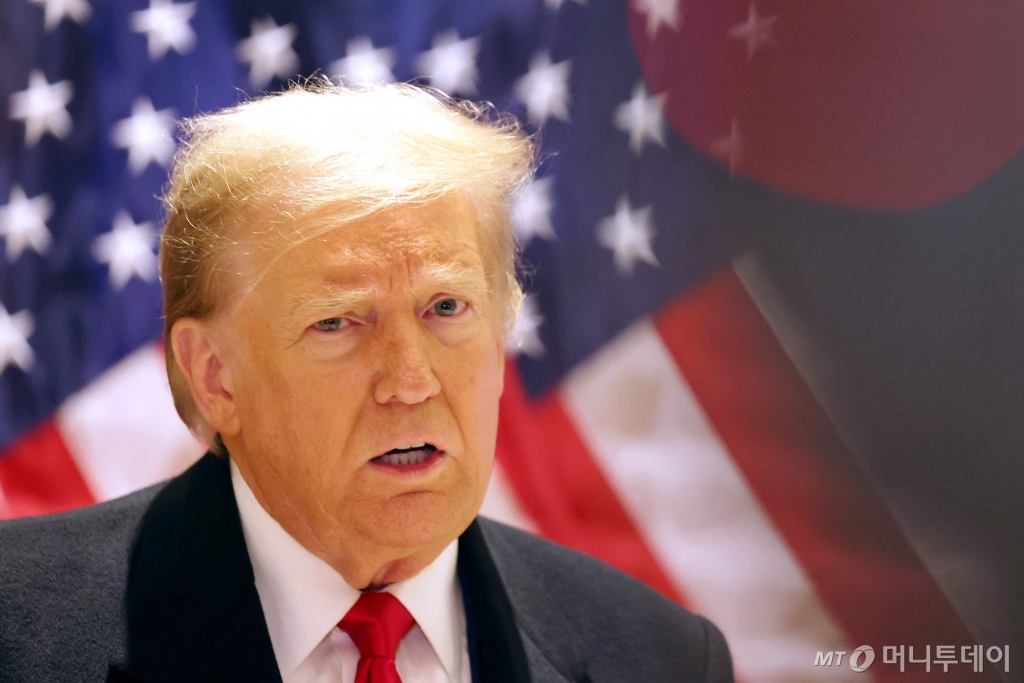 (뉴욕 AFP=뉴스1) 정지윤 기자 = 도널드 트럼프 미국 전 대통령이 25일(현지시간) 미국 뉴욕에서 기자회견에 참석하고 있다. 2024.03.25  ⓒ AFP=뉴스1  Copyright © 뉴스1. All rights reserved. 무단 전재 및 재배포,  AI학습 이용 금지. /사진=(뉴욕 AFP=뉴스1) 정지윤 기자