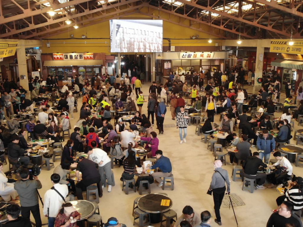 강승규 국민의힘 후보(60)의 예산군 사무소에서 진행된 여성위원회 임명장 수여식 모습. / 사진=강승규 국민의힘 후보캠프 