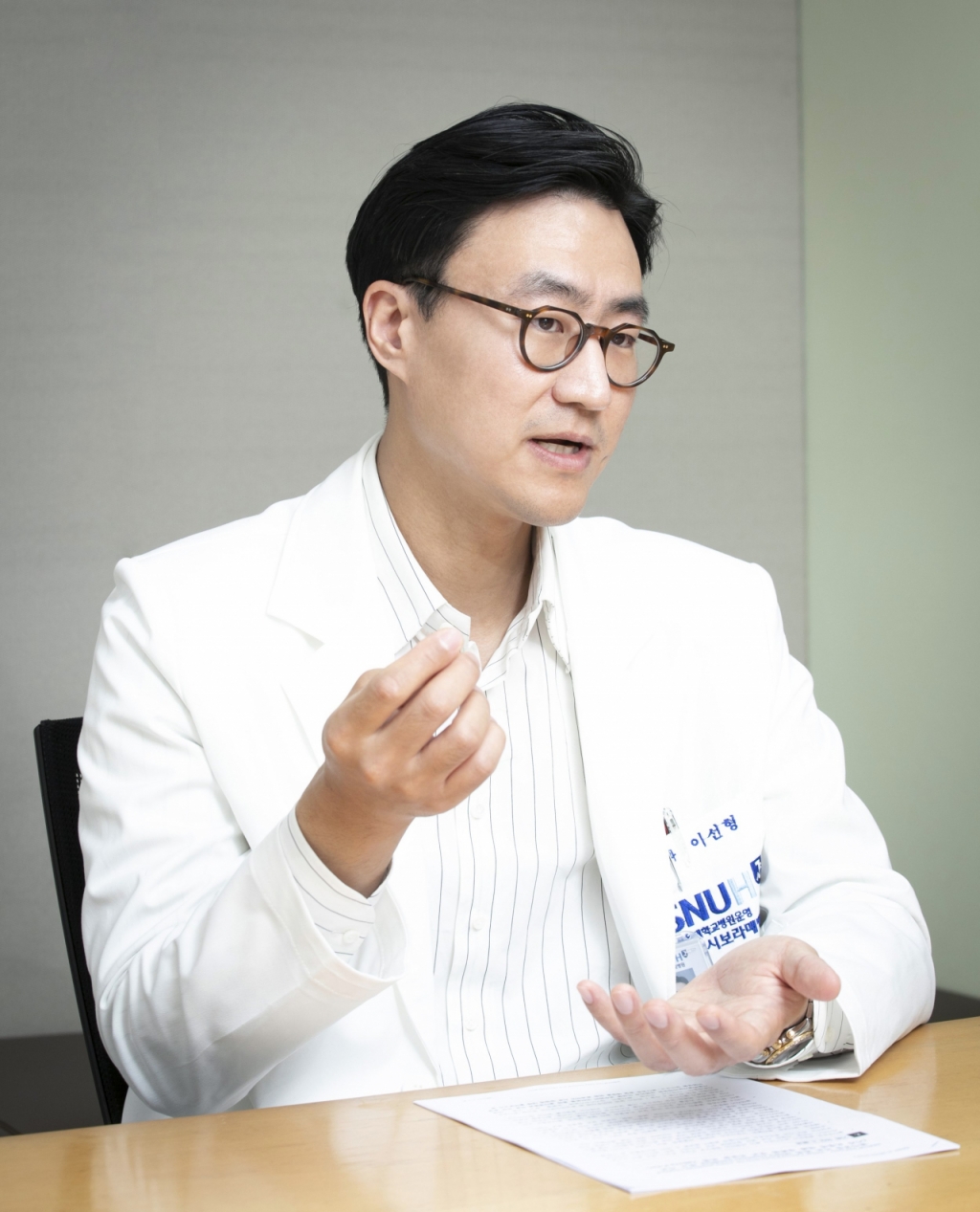 이선형 교수는 "골다공증 약은 기전에 따라 뼈의 파괴를 막는 '골흡수 억제제'와 새로운 뼈의 생성을 촉진하는 '골형성 촉진제'로 구분할 수 있고, 투여 방법에 따라 '먹는 약'과 '주사제'로 나뉜다"고 설명했다.  