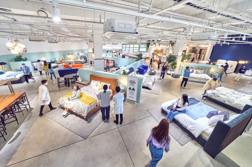 경기도 이천의 복합문화공간 시몬스 테라스에 들어선 테라스 스토어 모습 