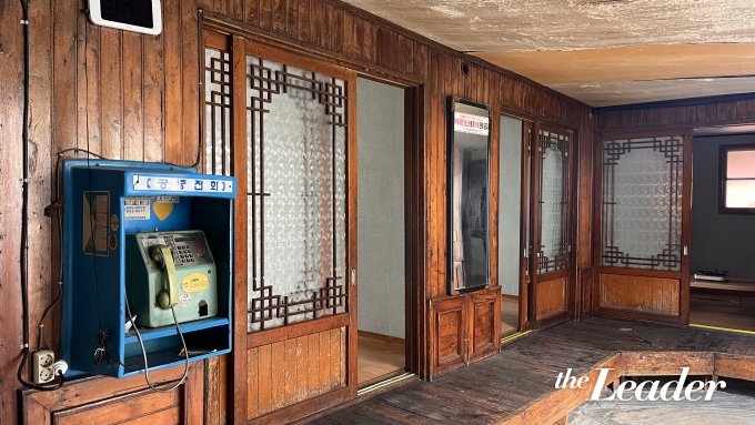 ▲오래된 염소탕 가게. 충주를 찾는 사람들을 위한 숙박시설로 바뀔 예정이다./사진=신재은 기자 