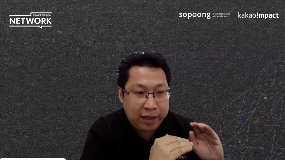 앤톤 위보우(Anton Wibowo) 트렌드라인즈 농식품혁신센터 대표가 소풍벤처스와 카카오임팩트가 개최한 '기후변화와 농식품-위기를 기회로 만드는 혁신' 온라인 세미나에서 한국 스타트업들의 동남아시아 진출에 대해 조언하고 있다.