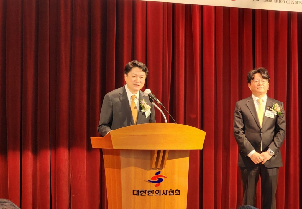 윤성찬(발언자) 대한한의사협회 새 회장이 취임사에서 "한의사에게 예방접종과 현대 진단기기 사용 등을 허용해야 한다"고 주장했다. /사진=정심교 기자