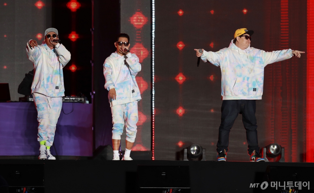 그룹 DJ.DOC '2020 코리아뮤직 드라이브 인 페스티벌'(KMDF) 무대 /사진=머니투데이 DB