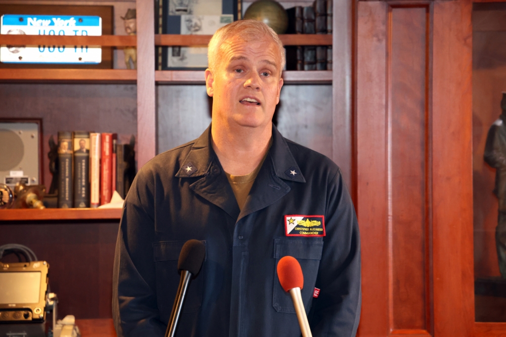 미국 제9항모강습단의 크리스토퍼 알렉산더 단장(해군 준장)이 지난 11일 한미일 취재진에게 3국 해상훈련 의미를 설명하고 있다. / 사진제공=국방일보