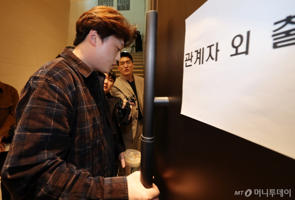 (서울=뉴스1) 이동해 기자 = 박단 대한전공의협의회 비상대책위원장이 7일 오후 서울 용산구 대한의사협회에서 열린 의대정원 증원 저지를 위한 비상대책위원회 제7차 회의에 참석하고 있다. 2024.4.7/뉴스1  Copyright © 뉴스1. All rights reserved. 무단 전재 및 재배포,  AI학습 이용 금지. /사진=(서울=뉴스1) 이동해 기자