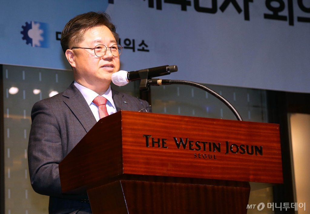 (서울=뉴스1) = 박일준 대한상의 상근부회장이 15일 서울 중구 웨스틴조선호텔에서 열린 '제40차 대한상의 금융산업위원회 전체회의'에서 인사말을 하고 있다. (대한상의 제공) 2024.4.15/뉴스1  Copyright © 뉴스1. All rights reserved. 무단 전재 및 재배포,  AI학습 이용 금지. /사진=(서울=뉴스1)