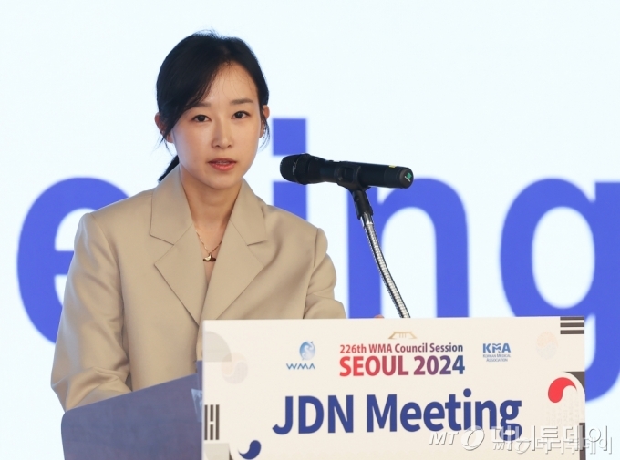 (서울=뉴스1) 김민지 기자 = 이혜주 대한전공의협의회 전 정책이사가 17일 오전 서울 용산구 대한의사협회에서 열린 세계의사회(WMA) 산하 세계젊은의사협의체(JDN) 회의에서 발표를 하고 있다. 2024.4.17/뉴스1 Copyright © 뉴스1. All rights reserved. 무단 전재 및 재배포, AI학습 이용 금지. /사진=(서울=뉴스1) 김민지 기자