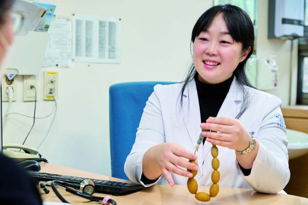 조자향 강동경희대병원 소아청소년과 교수가 성조숙증의 특징에 대해 설명하고 있다./사진=강동경희대병원