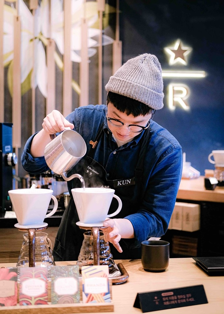 서용진 스타벅스 매니저가 기자에게 제공한 사진. 서 파트너는 고객이 찍어 준 사진이라 간직하고 있다며 소개했다.