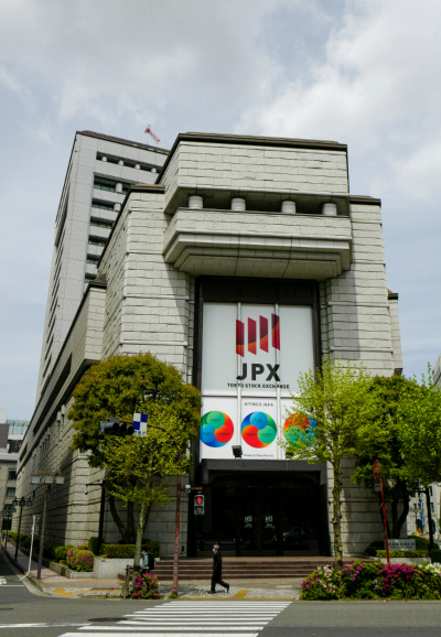 도쿄증권거래소의 '저PBR 개혁'도 상장사들의 주주 환원 정책 변화를 이끈 요인으로 평가받는다. 도쿄증권거래소는 지난해 3월 일본 증시의 저평가 해소를 위해 PBR 1배 이하인 상장사를 대상으로 자기자본이익률(ROE)과 성장성을 높이기 위한 계획서를 공개하라고 요구한 바 있다. /AFPBBNews=뉴스1