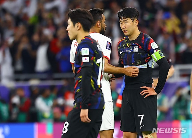 2023 카타르 아시안컵 4강 요르단전 패배 당시 이강인(왼쪽)과 손흥민. /사진=뉴시스 제공
