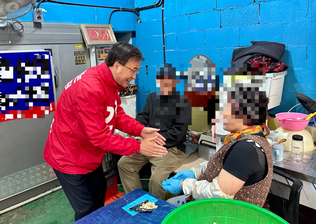 선거운동하는 김대식 당선인 /사진=김대식 당선인 사무소 제공