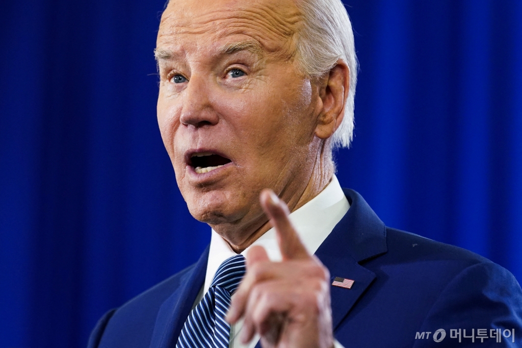 (탬파 로이터=뉴스1) 우동명 기자 = 조 바이든 미국 대통령이 23일(현지시간) 플로리다주 탬파의 힐즈버러 커뮤니티 칼리지에서 열린 선거 행사서 낙태권 복원을 약속하는 연설을 하고 있다. 2024.04.24  ⓒ 로이터=뉴스1  Copyright © 뉴스1. All rights reserved. 무단 전재 및 재배포,  AI학습 이용 금지. /사진=(탬파 로이터=뉴스1) 우동명 기자