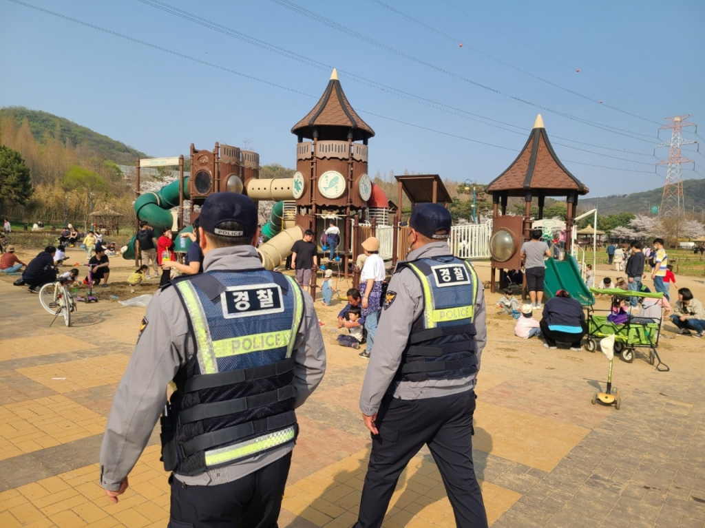 인천경찰청 기동순찰1대가 도보 순찰에 나선 모습. /사진제공=인천경찰청