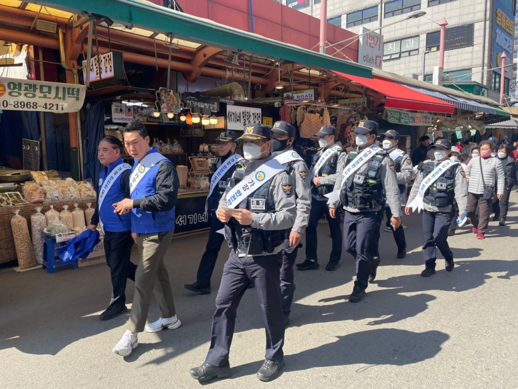 인천경찰청 기동순찰1대가 도보 순찰에 나선 모습. /사진제공=인천경찰청