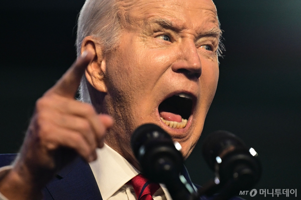 (워싱턴 AFP=뉴스1) 우동명 기자 = 조 바이든 미국 대통령이 24일(현지시각) 워싱턴에서 열린 북미 건축노동조합 입법 컨퍼런스서 연설을 하고 있다. 2024.4.25  ⓒ AFP=뉴스1  Copyright © 뉴스1. All rights reserved. 무단 전재 및 재배포,  AI학습 이용 금지. /사진=(워싱턴 AFP=뉴스1) 우동명 기자