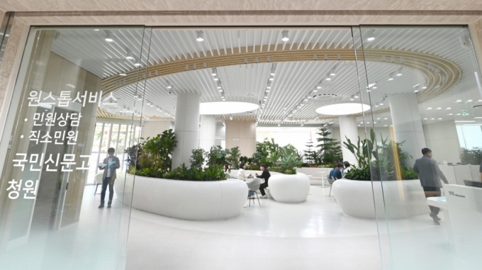 수원특례시청의 새빛민원실 전경 /사진제공=수원특례시청