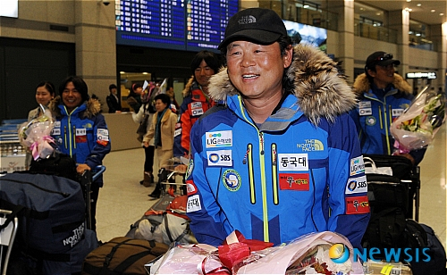 박영석 대장이 2011년 2월 남극점 원정을 마치고 귀국한 모습./사진=뉴시스