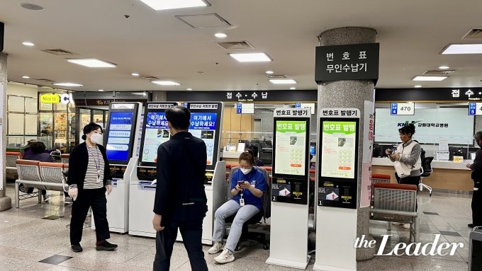 ▲대학병원 키오스크 접수수납기. 대부분의 대학병원이 키오스크를 활용해 접수 및 수납을 진행하고 있다./사진=신재은 기자