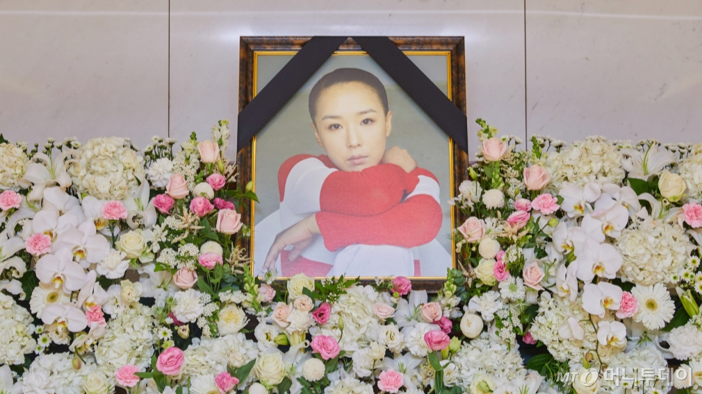 배우 고(故) 강수연의 빈소가 8일 삼성서울병원 장례식장에 마련돼 있다. /2022.05.08. /사진제공=故강수연배우장례위원회