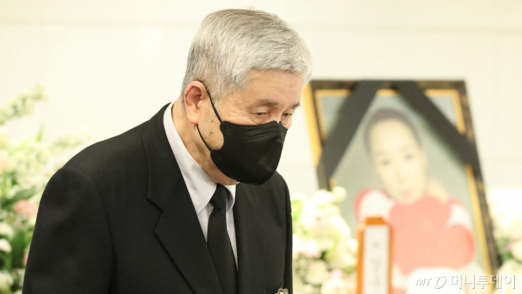 11일 서울 강남구 삼성서울병원 장례식장에서 열린 배우 고(故) 강수연 영결식에서 임권택 감독이 추도사를 마친 뒤 이동하고 있다. /2022.05.11. /사진=머니투데이DB, 사진공동취재단