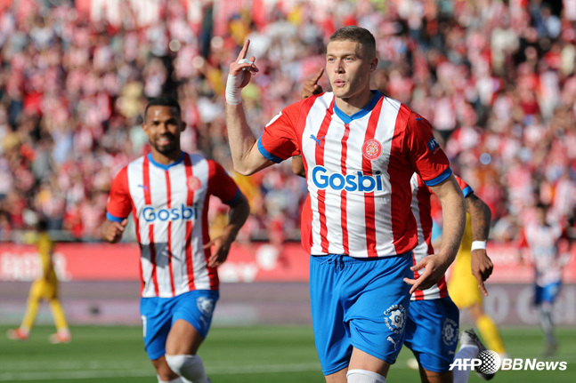 지로나 공격수 아르템 도브비크(오른쪽). /AFPBBNews=뉴스1