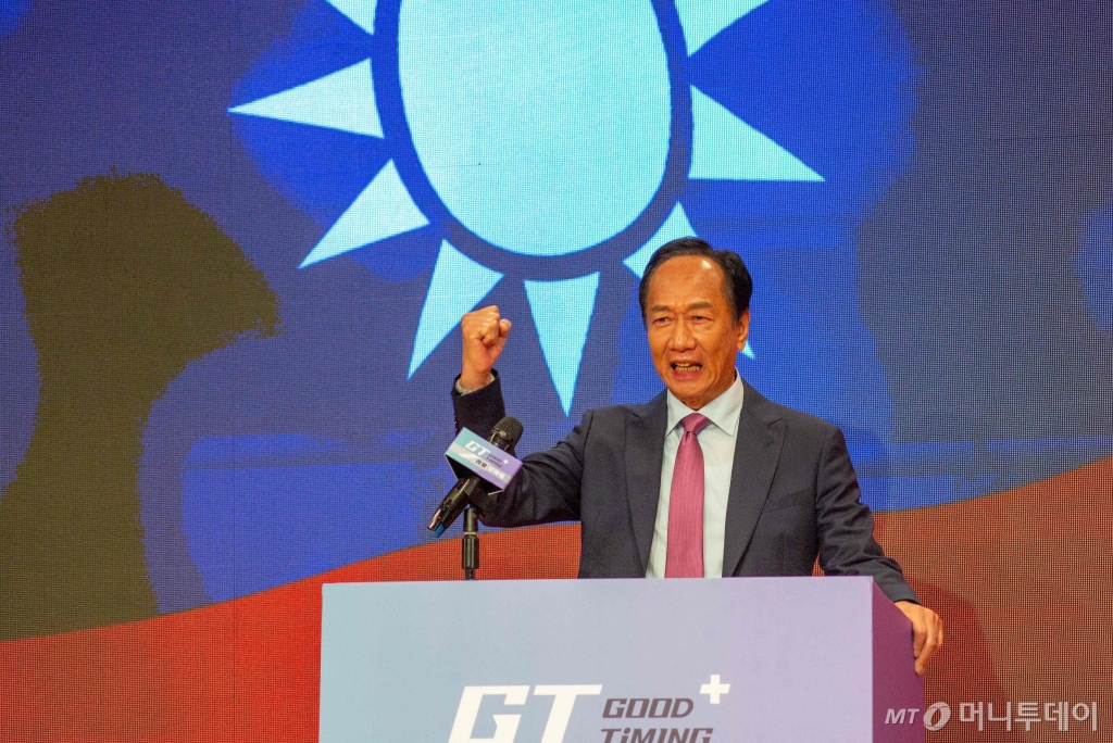 (타이베이 AFP=뉴스1) 우동명 기자 = 궈타이밍 폭스콘 창업자가 14일 (현지시간) 대만 타이베이에서 무소속 출마를 선언한 내년 1월 총통 선거의 기자회견을 하고 있다. 2023.9.14  ⓒ AFP=뉴스1  Copyright © 뉴스1. All rights reserved. 무단 전재 및 재배포 금지. /사진=(타이베이 AFP=뉴스1) 우동명 기자