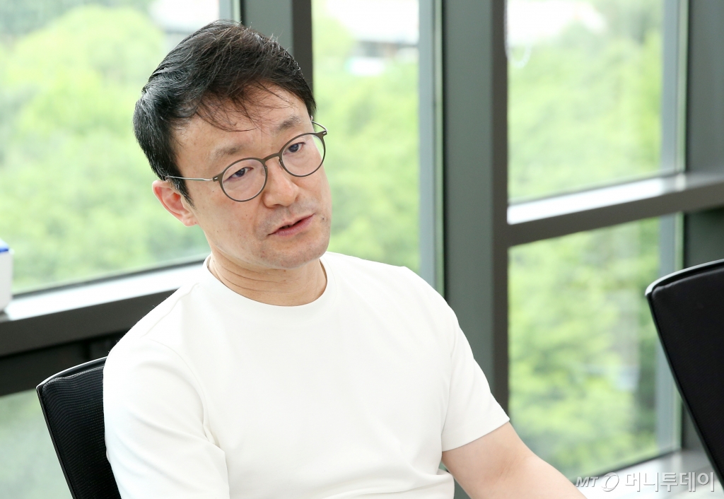 이영신 씨어스테크놀로지 대표가 경기 성남시 분당구에 위치한 본사에서 본지와 인터뷰하고 있다. /사진=김휘선 기자