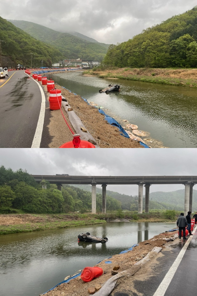 지난달 경북 상주시의 한 하천에 차가 빠져 침수되는 모습. /사진=독자제공