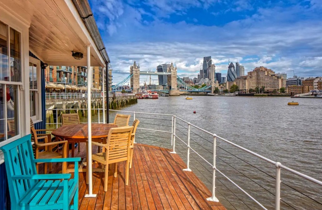 에어비앤비에 올라와있는 하우스보트 사진