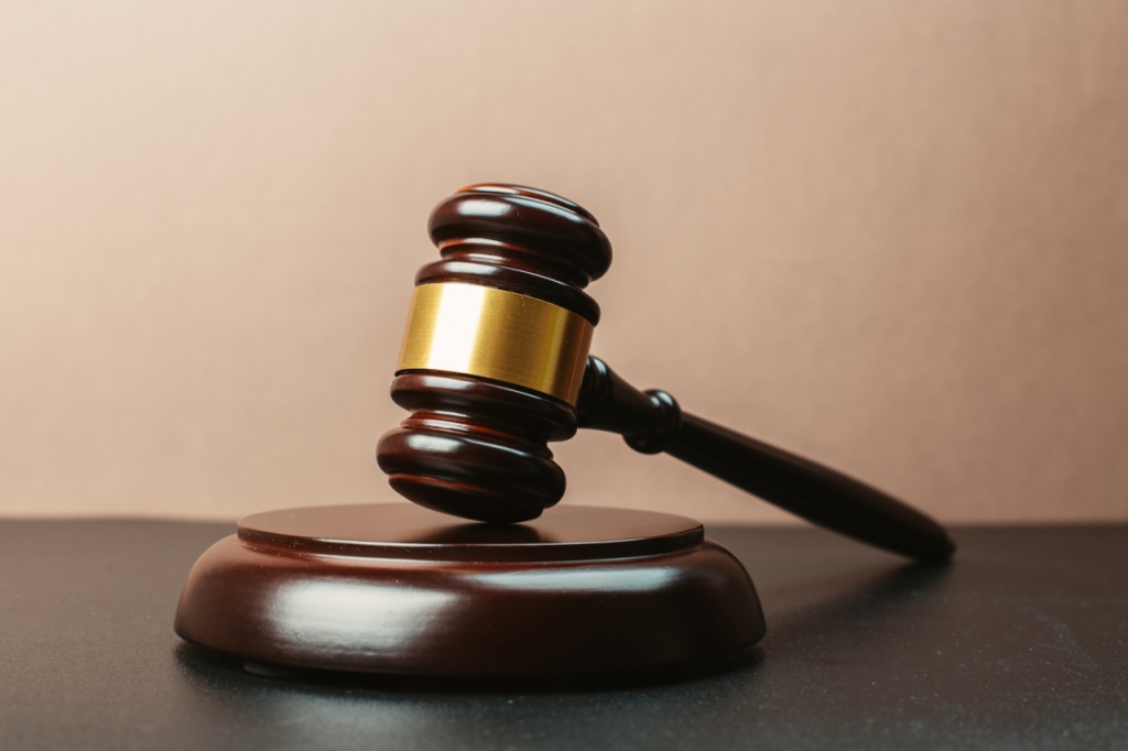 결과적으로 A씨는 원심 형량보다 2년 추가된 징역 10년을, B씨는 1년이 더 추가된 징역 4년을 선고받았다. 법원은 아동학대 치료프로그램도 200시간 이수도 명령했다. 형량을 늘린 이유에 대해 항소심 재판부는 "부부에게만 책임을 물을 수 있을까 하는 의구심이 든다고 하더라도 양형기준을 이탈할 만한 사정이 있다고 보이진 않는다"고 판시했다./사진=게티이미지뱅크