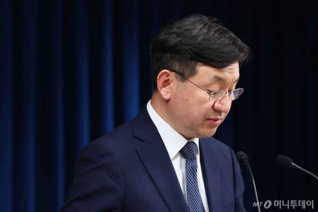 성태윤 정책실장이 20일 서울 용산 대통령실 청사에서 해외 직구 정책 관련 브리핑을 하고 있다. 2024.05.20. /사진=뉴시스