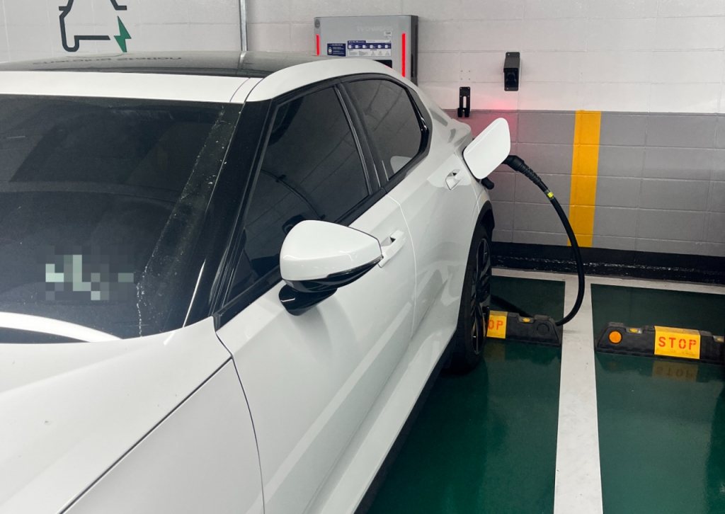 폴스타2 차량을 충전하고 있는 모습/사진= 임찬영 기자