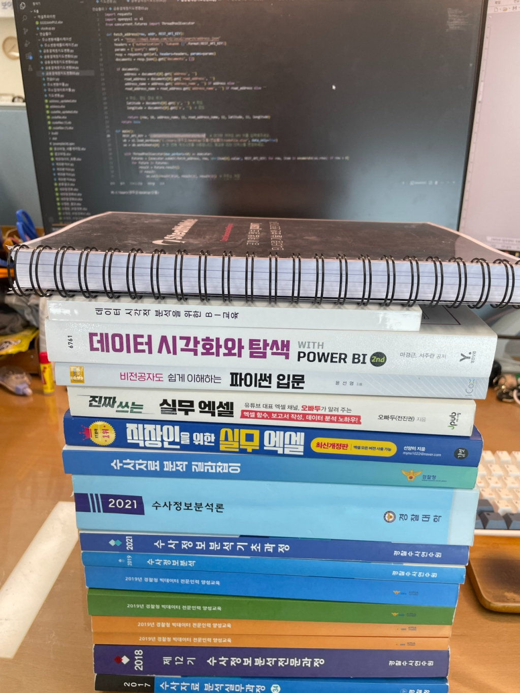 권우성 경위가 모아온 책. /사진제공=경기북부경찰청