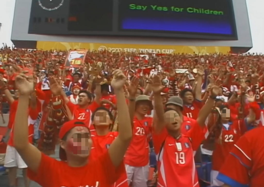 '대~한민국'을 외치는 붉은 악마들/사진=유튜브 갈무리