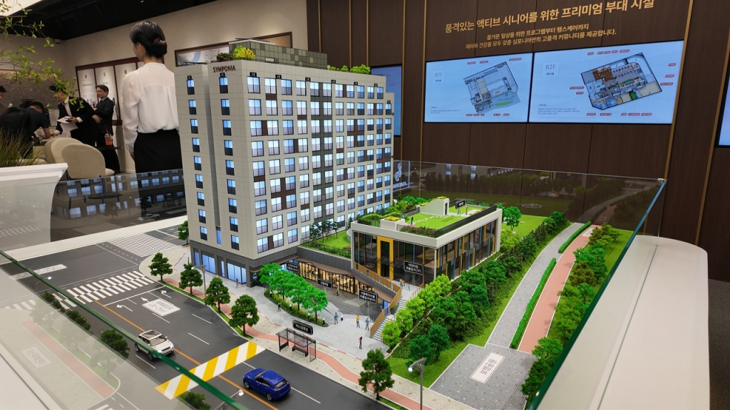 송파구 장지동에 들어서는 시니어 레지던스 '위례 심포니아' 모형도. 단지 인근에 어린이집이 마련돼 있다. /사진=김아연PD