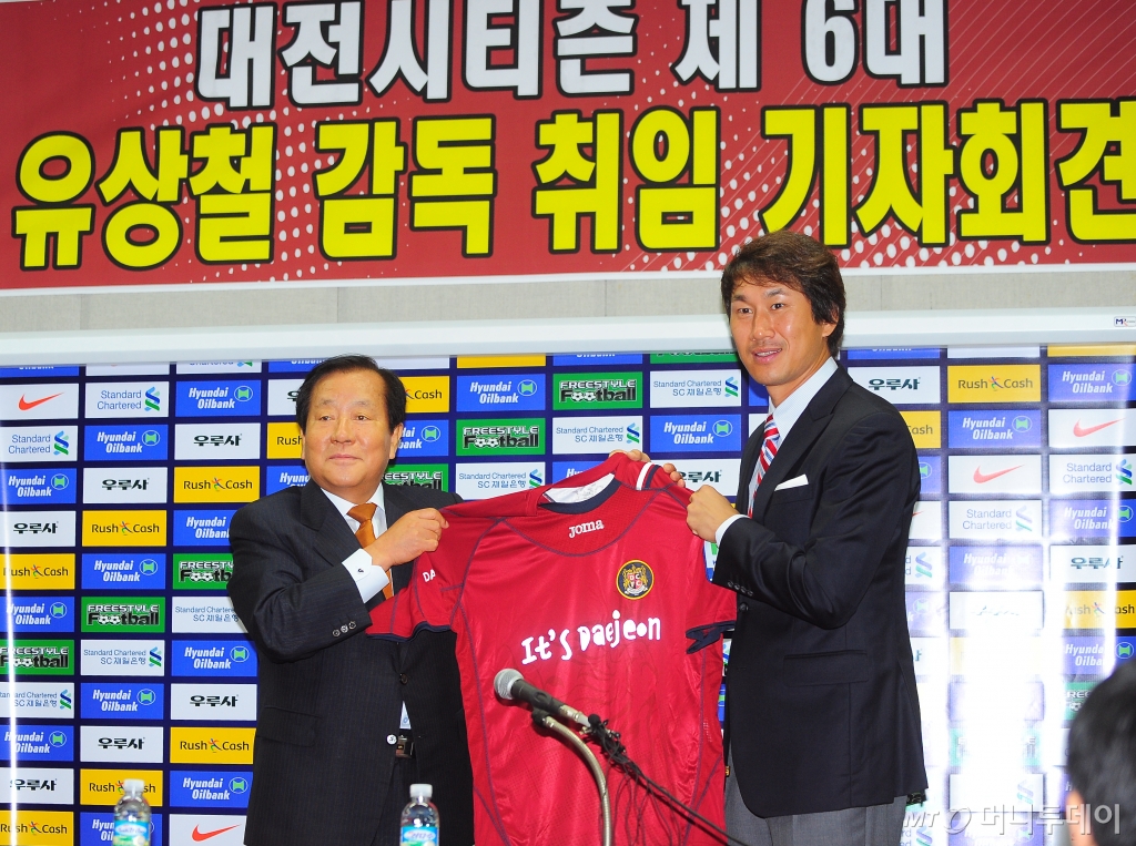 2011년 K리그 대전시티즌 감독으로 부임하던 당시 고(故) 유상철 감독의 모습 /사진=머니투데이 DB