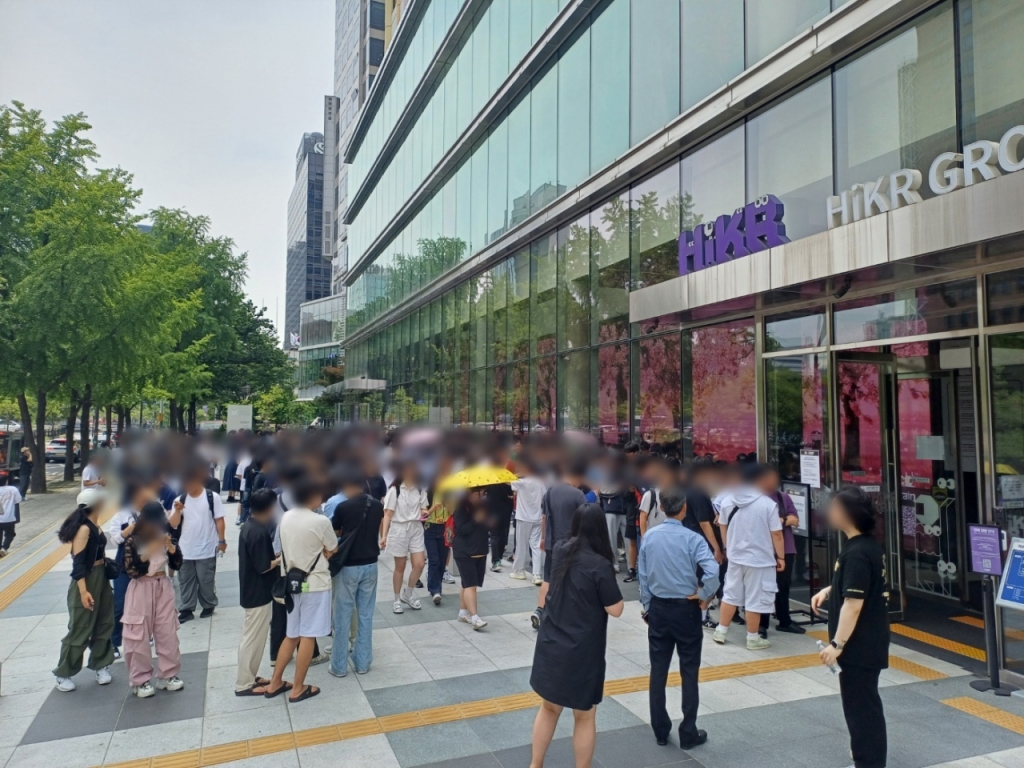 7일 오전 11시30분쯤 페이커 신전 대기줄이 더 늘어난 모습. / 사진=오석진 기자