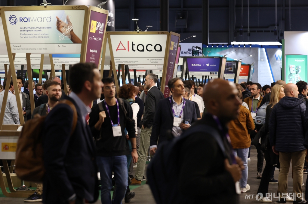 세계 최대 이동통신 전시회 모바일 월드 콩그레스(MWC) 2024 가운데 스타트업 관련 4YFN 행사장이 관람객들로 붐비고 있다. 2024.2.28/뉴스1 Copyright © 뉴스1. All rights reserved. 무단 전재 및 재배포, AI학습 이용 금지. /사진=(바르셀로나(스페인)=뉴스1) 김민지 기자