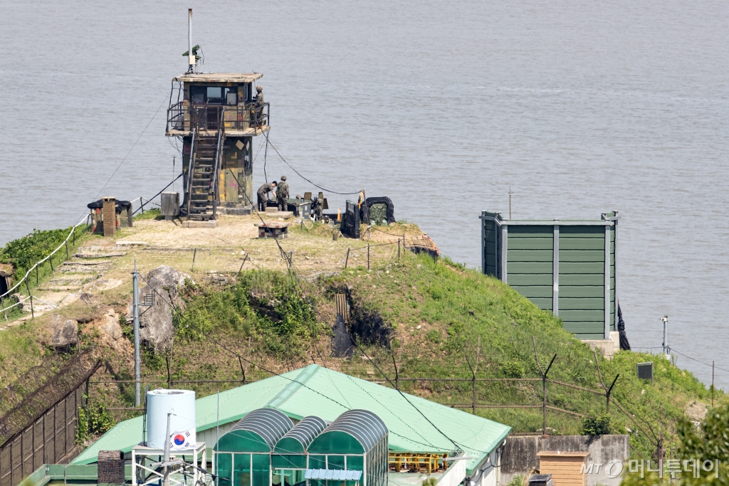 정부가 북한이 오물 풍선 살포를 재개한 데 대한 대응 조치로 대북확성기를 설치하고 방송을 실시하기로 한 9일 파주 접경지역 모습. / 사진=뉴스1