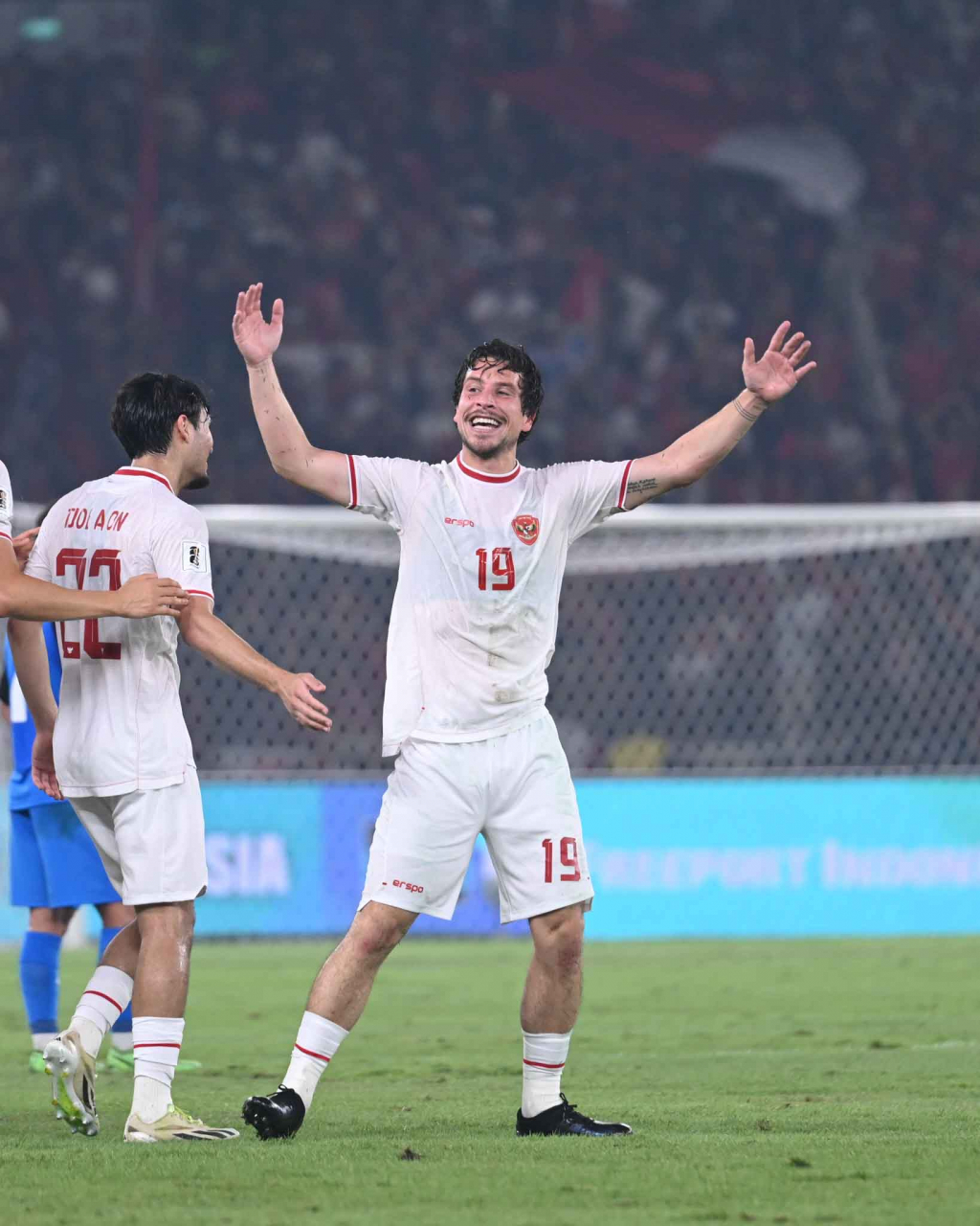필리핀전 승리 후 환호하는 톰 헤이(오른쪽). /사진=국제축구연맹(FIFA) 공식 사회관계망서비스(SNS)