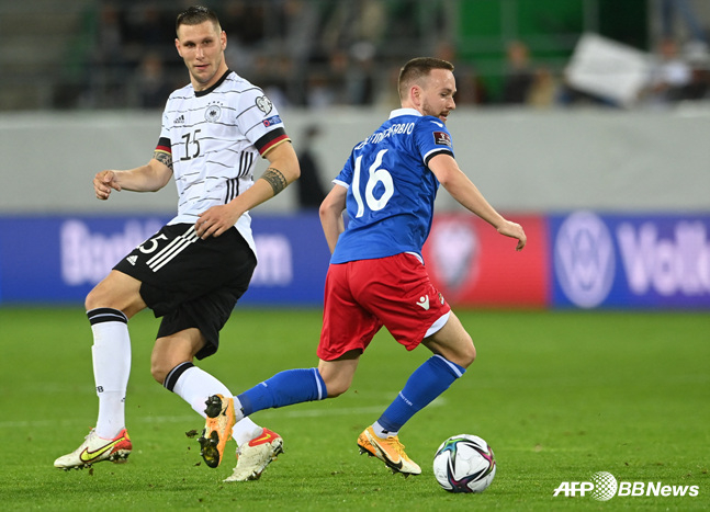 정상 체중일 때 니클라스 쥘레(왼쪽). /AFPBBNews=뉴스1