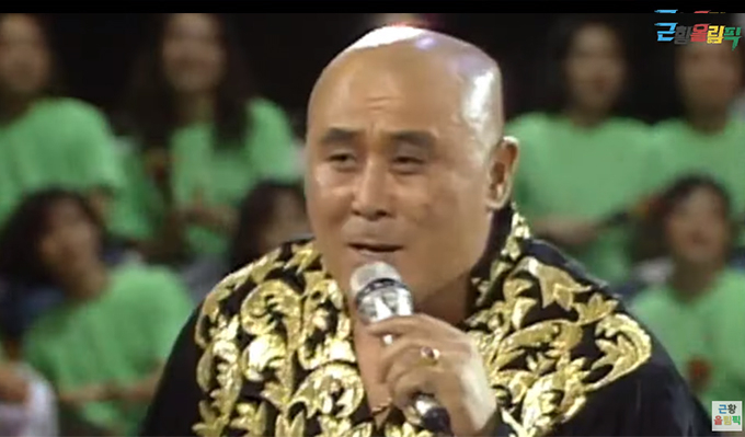 과거 액션 배우는 물론 '쌍라이트 형제'로 개그맨 활동을 했던 조춘이 근황을 전했다. /사진=유튜브 영상 갈무리